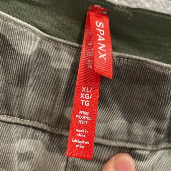 NEW Spanx Stretch Twill Ankle Cargo Pant in Stone Wash Camo Size XL Petite - Picture 6 of 10